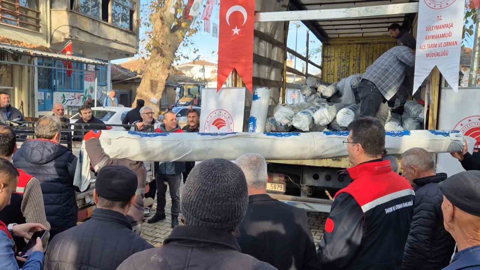 tekirdagda 70 futbol sahasi buyuklugunde sera naylonu dagitildi 3 wkhcDVGD