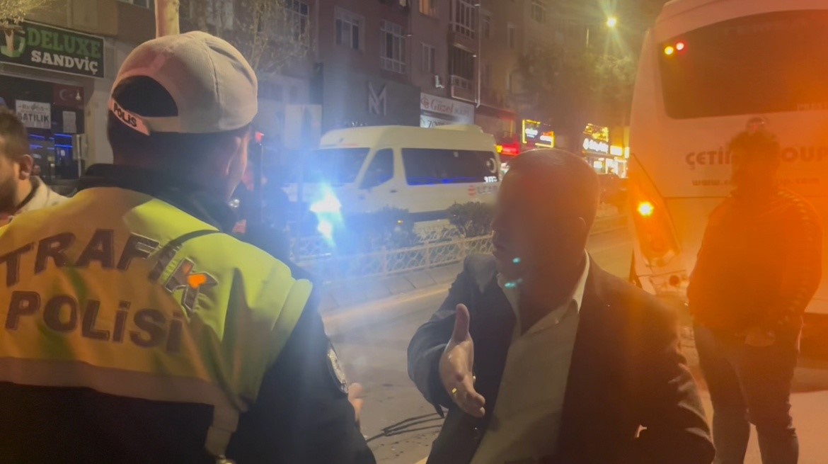 tekirdagda alkollu surucu isci servisine carpti ardindan minibus soforune tehditler savurdu 1 OnrgMAON