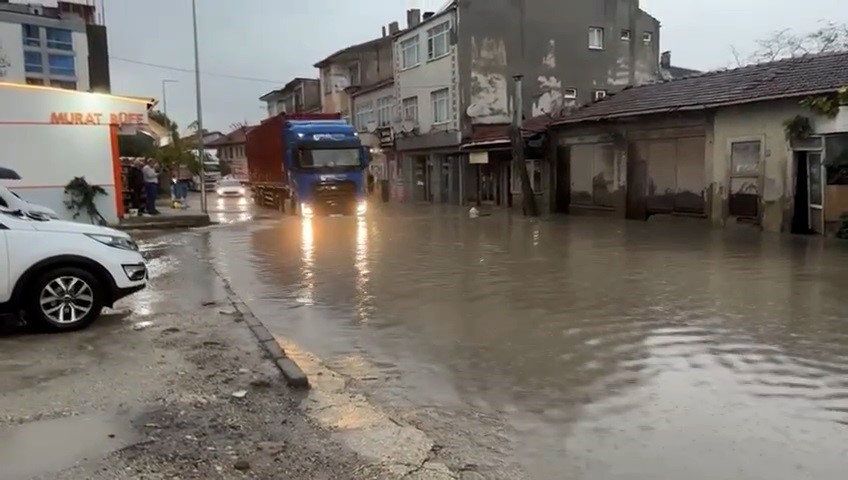 tekirdagda altyapi yetersizligi sokaklari yine gole cevirdi onlarca arac sanayinin yolunu tuttu 1 OKbOybnP