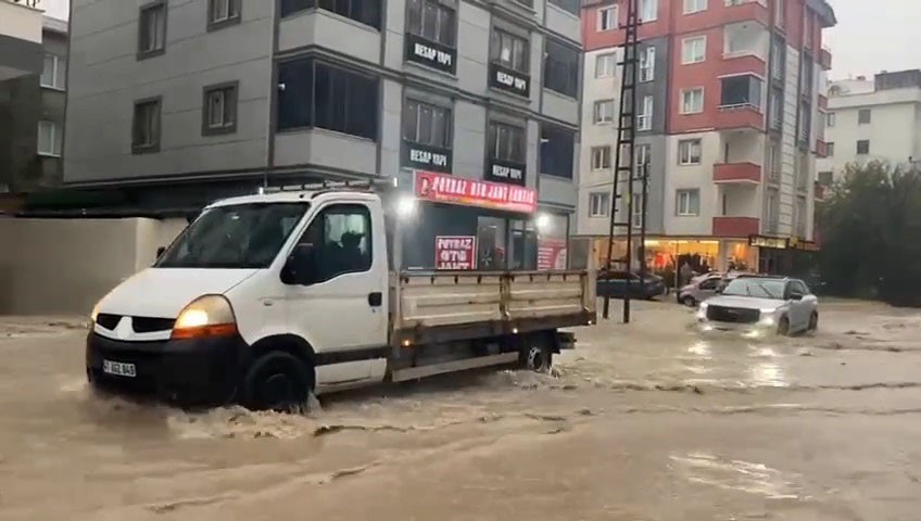 tekirdagda altyapi yetersizligi sokaklari yine gole cevirdi onlarca arac sanayinin yolunu tuttu 2 mM1yuWvr