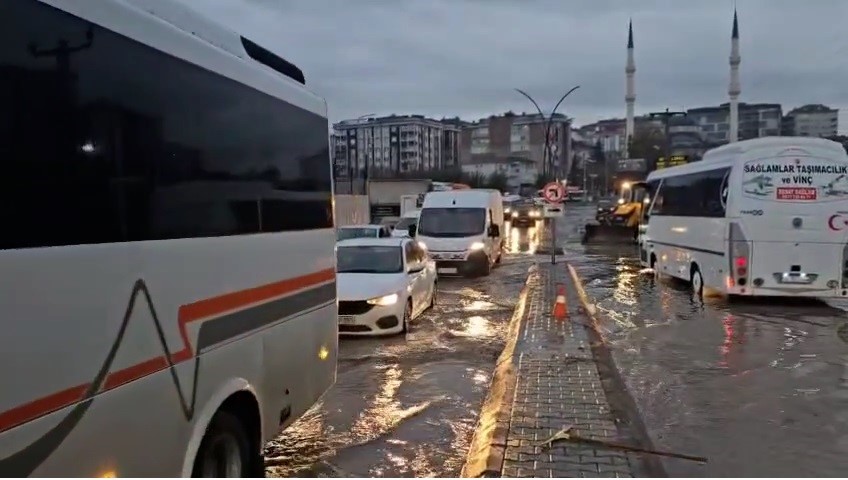 tekirdagda altyapi yetersizligi sokaklari yine gole cevirdi onlarca arac sanayinin yolunu tuttu 3 TdrNnngn