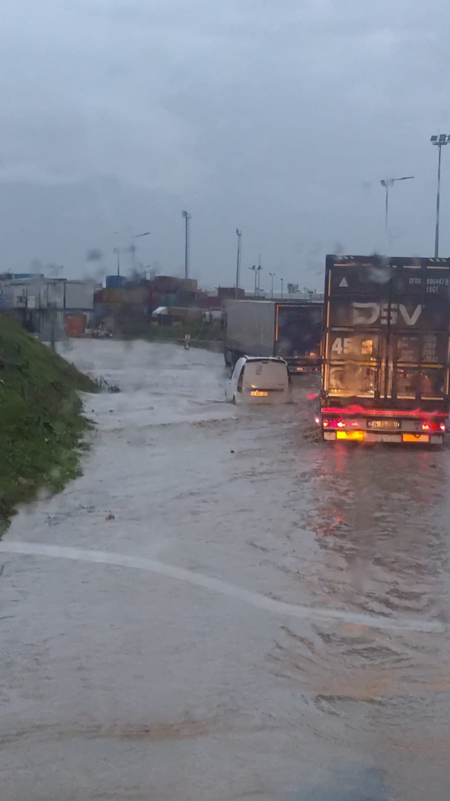 tekirdagda altyapi yetersizligi sokaklari yine gole cevirdi onlarca arac sanayinin yolunu tuttu 5 YhVl26SM