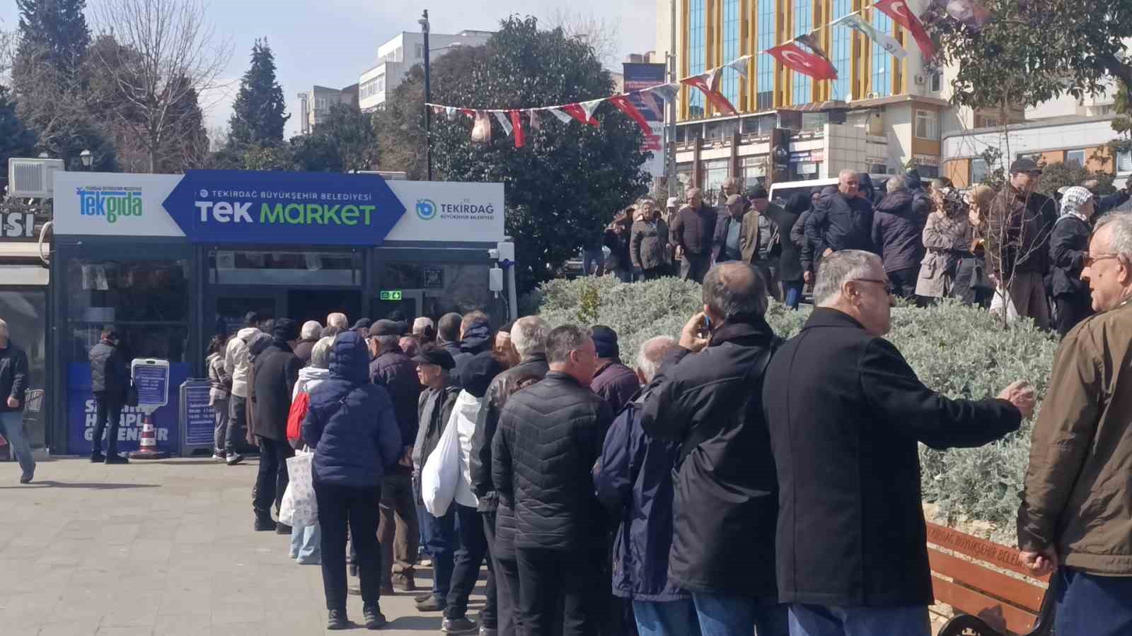 tekirdagda bayram alisverisi kuyrugu ucuz ete metrelerce sira olustu 6 vgWp447e