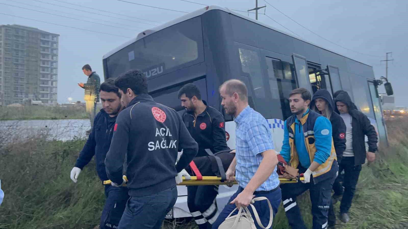 tekirdagda belediye halk otobusu tarlaya girdi 2 yarali 0 ODjCGRlR
