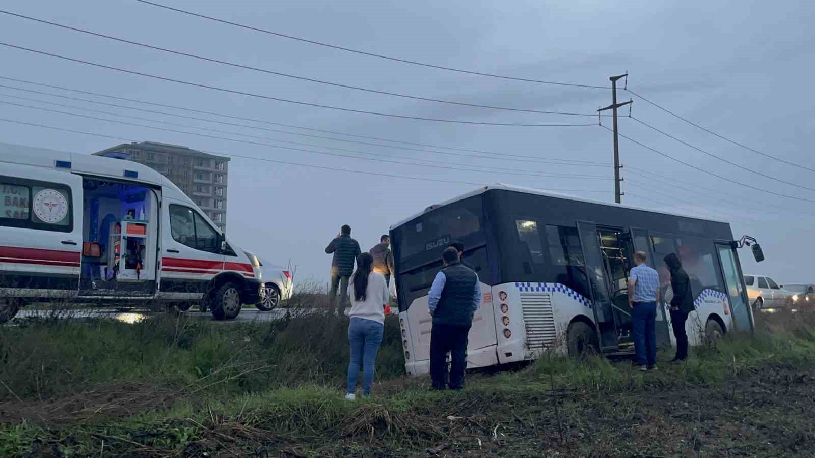 tekirdagda belediye halk otobusu tarlaya girdi 2 yarali 2 UFAdbOiB