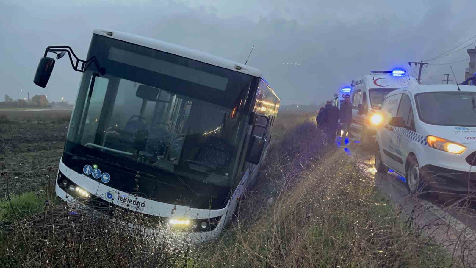 tekirdagda belediye halk otobusu tarlaya girdi 2 yarali 3 qPsegecd