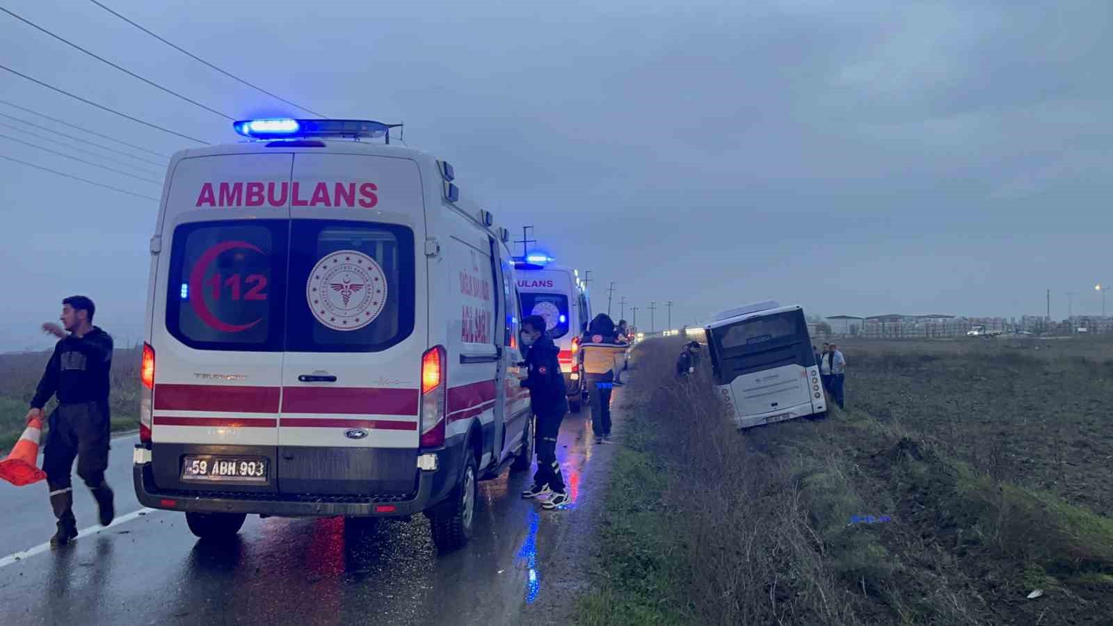 tekirdagda belediye halk otobusu tarlaya girdi 2 yarali 4