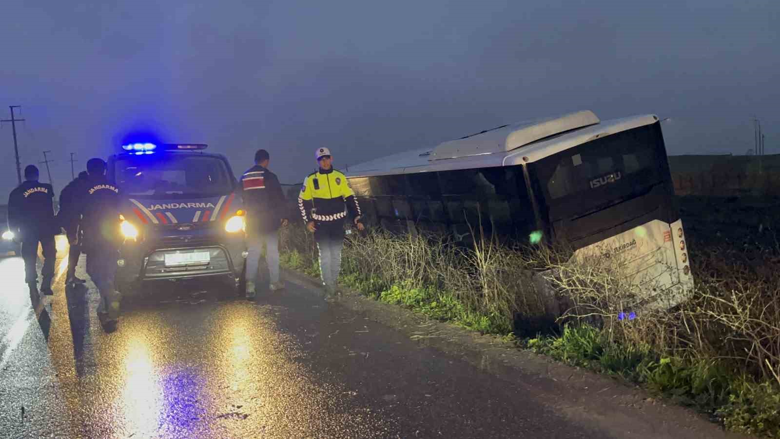 tekirdagda belediye halk otobusu tarlaya girdi 2 yarali 6 4sLaGIui