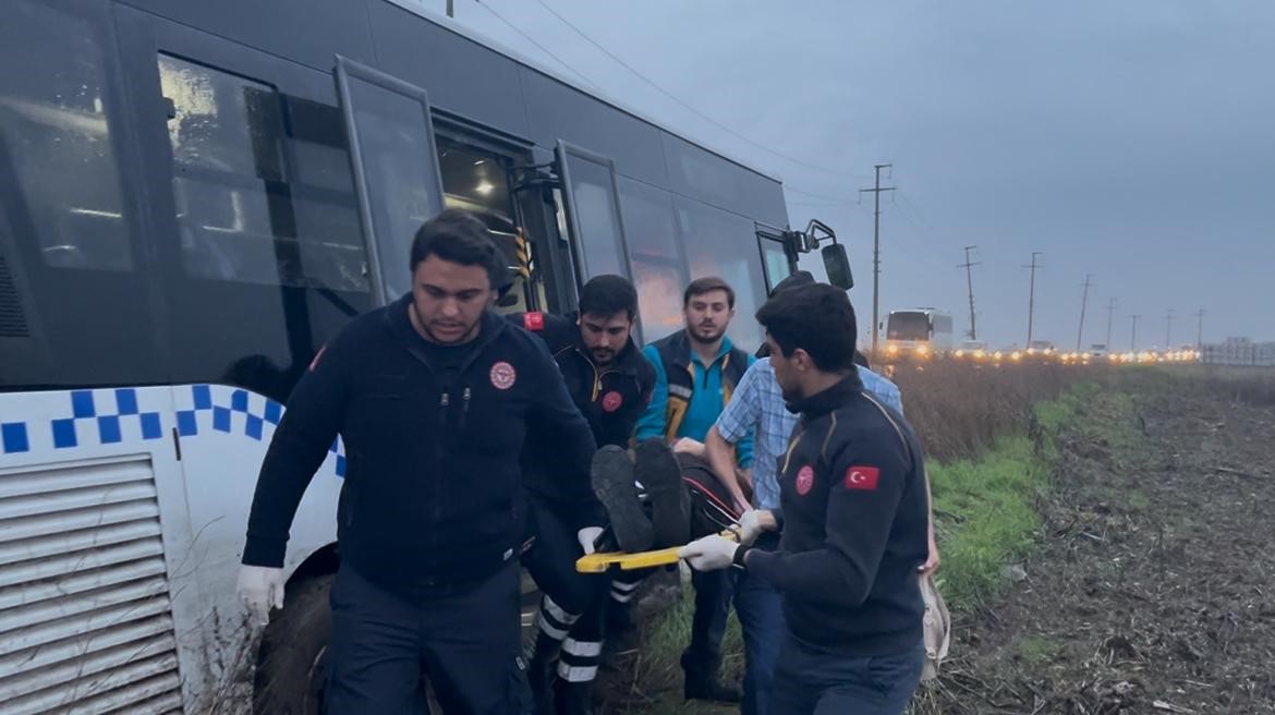 tekirdagda belediye halk otobusu tarlaya girdi 2 yarali 7 5pS2LPuO