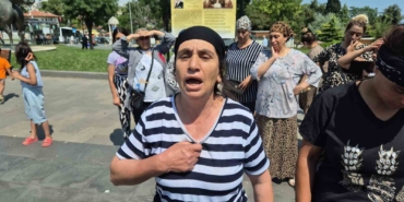 tekirdagda-bicakli-kavgada-olen-cocuk-topraga-verildi-1IqiewBD.jpg
