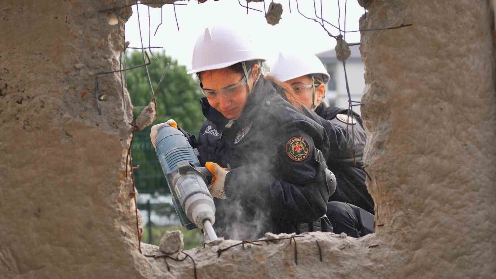 tekirdagda cevik kuvvete afet aninda enkazda arama kurtarma egitimi 1 hvh7LsQ4