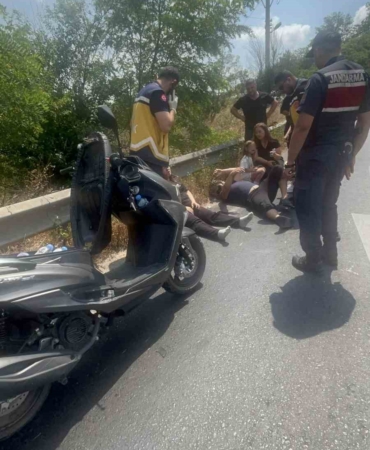 tekirdagda-devrilen-motosikletteki-3-kisi-yaralandi-IdjyW8BQ.jpg