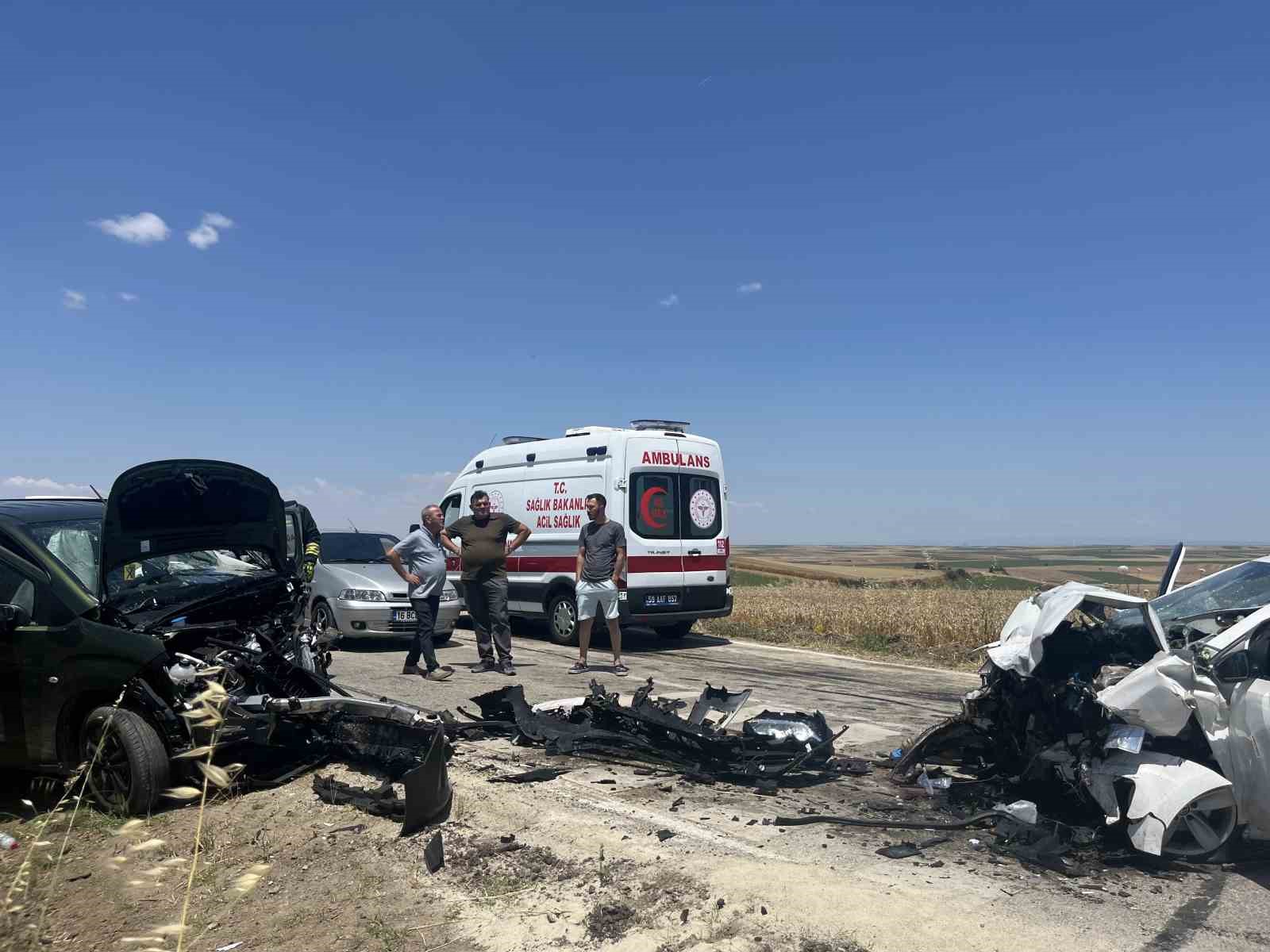 tekirdagda feci kaza 1i agir 2 yarali 0 DNhIlsQq