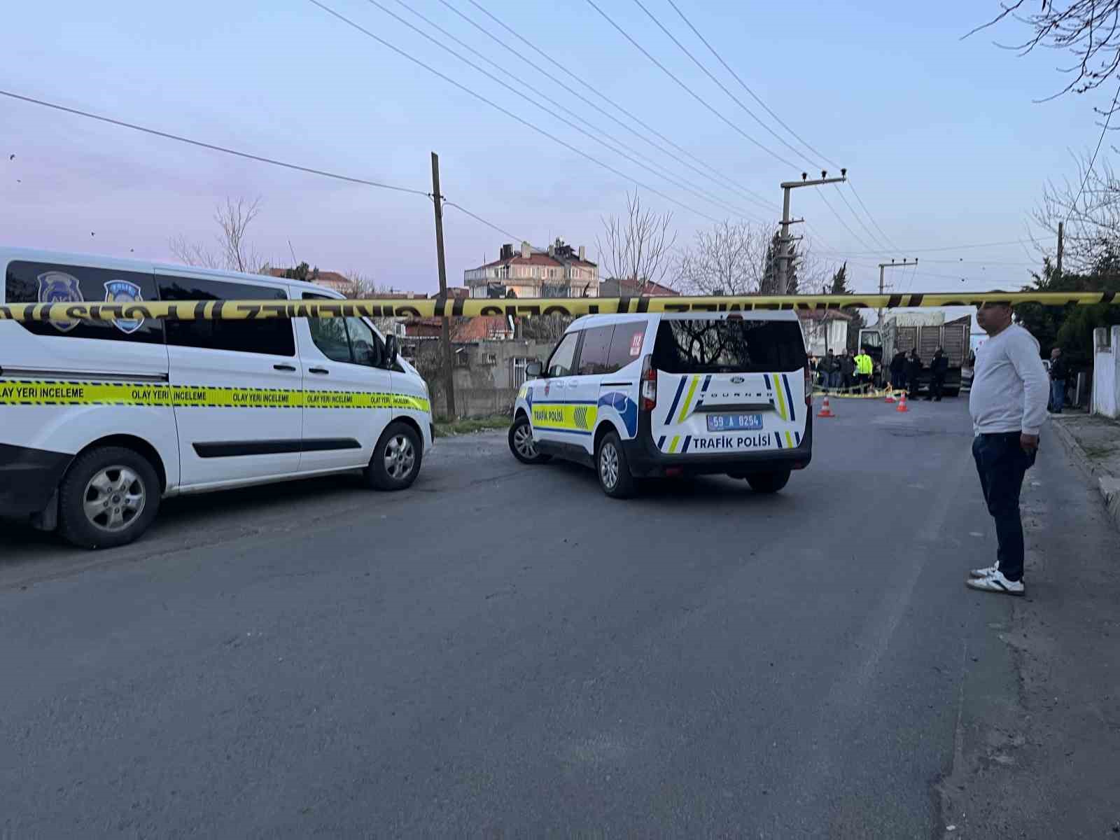 tekirdagda feci kaza cop toplayan kadin kamyonun altinda can verdi 0 YFMf9FqN