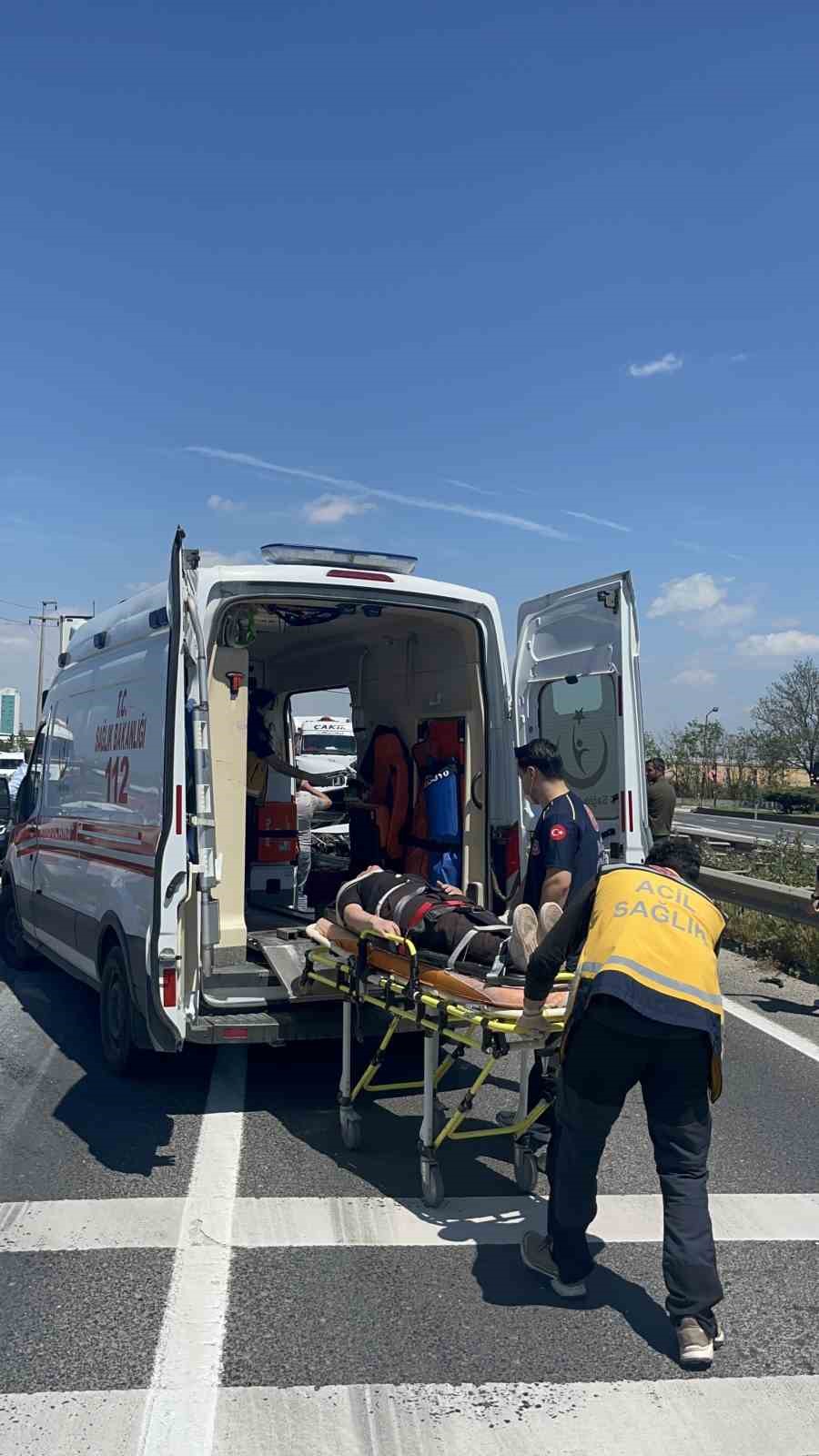tekirdagda feci kaza kamerada iki tirin arasinda kalan aractan sag cikti 4 CetTZYU7