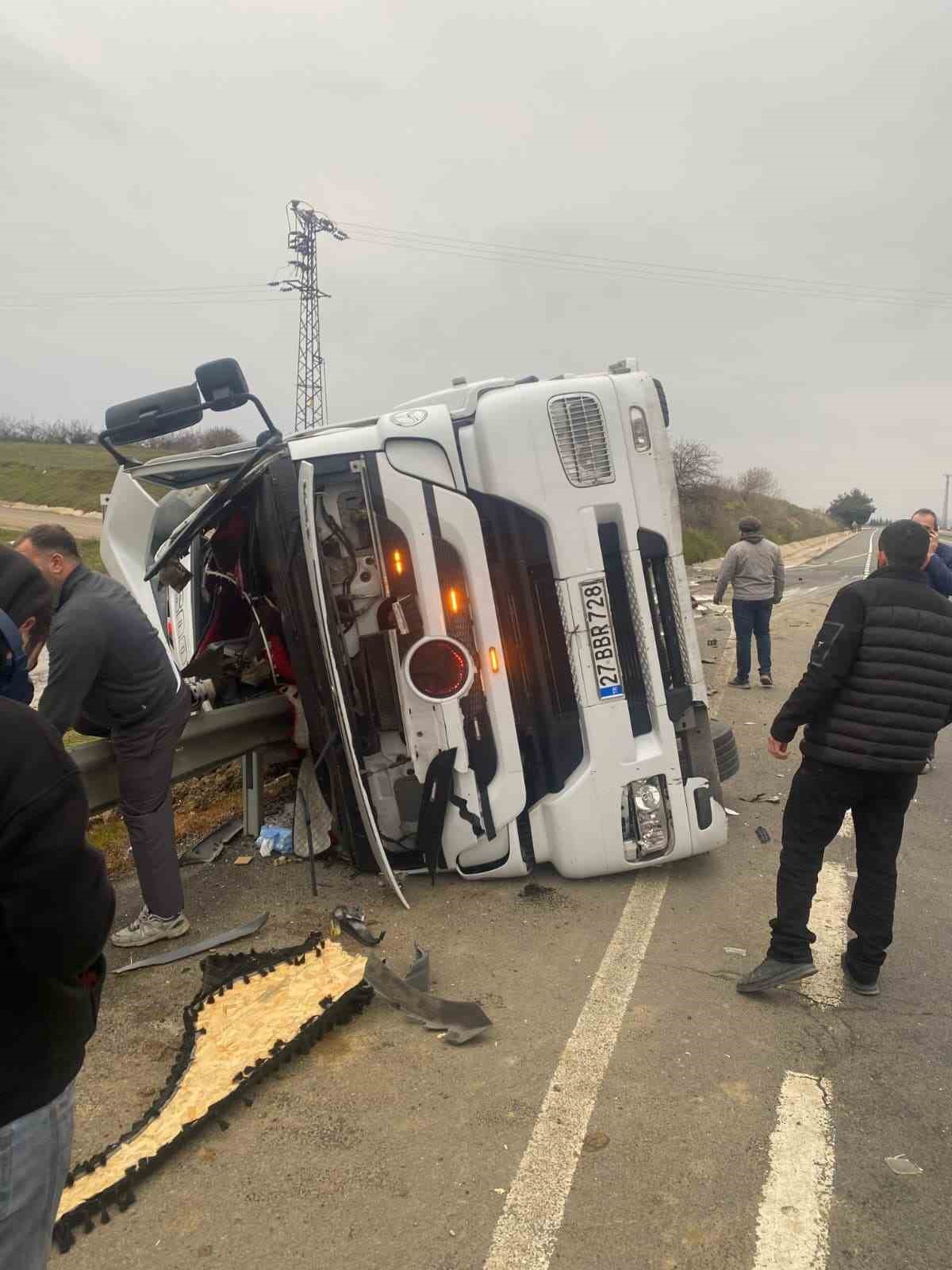 tekirdagda feci kaza tir soforu hayatini kaybetti 0 I6TEmuIH