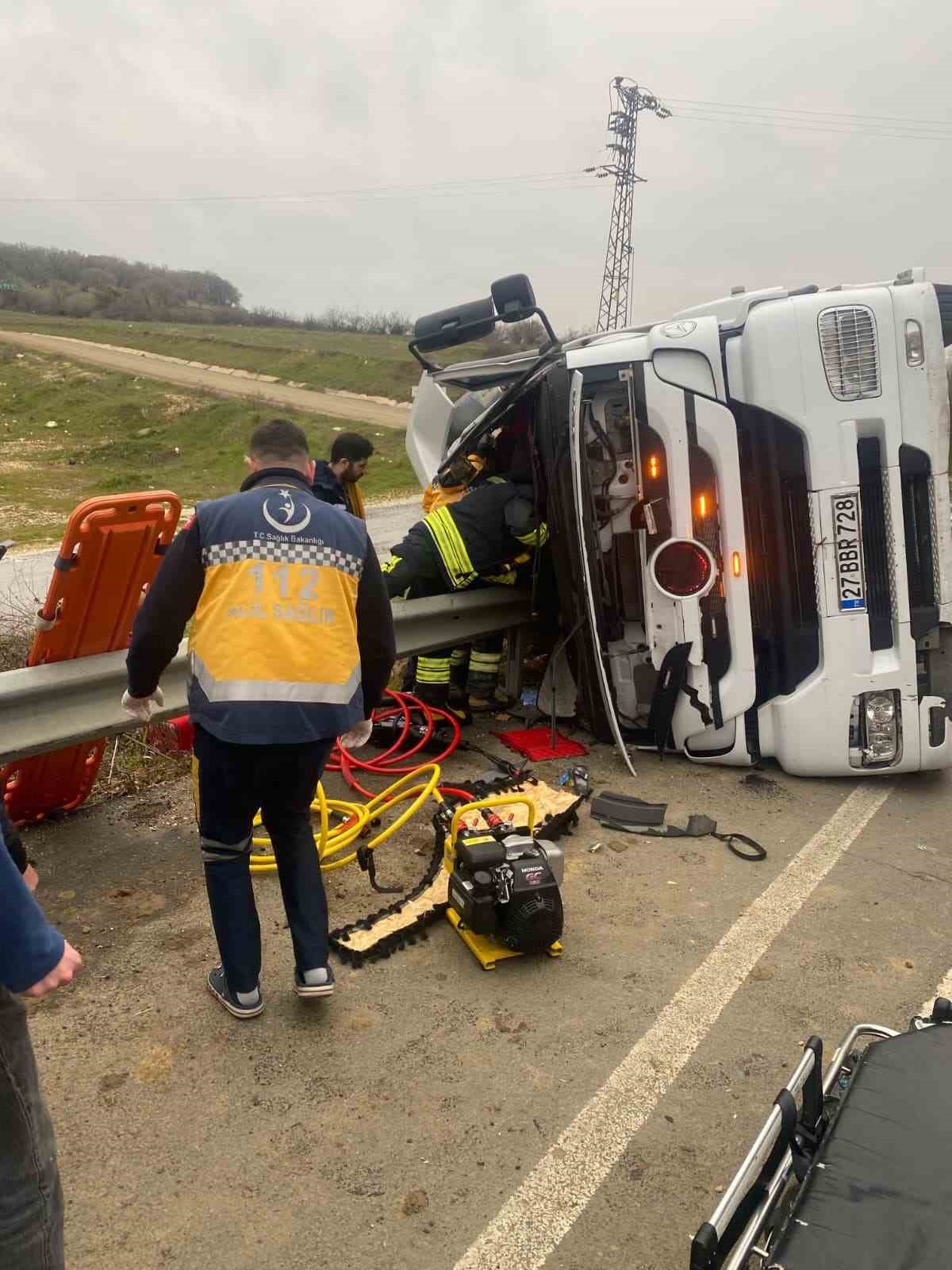 tekirdagda feci kaza tir soforu hayatini kaybetti 1 YypFs2vY
