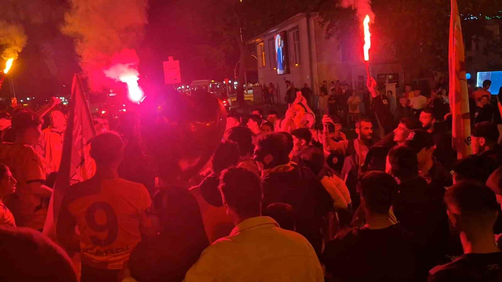 Tekirdağ’da Galatasaray şampiyonluğu coşkuyla kutlandı 5 tekirdagda galatasaray sampiyonlugu coskuyla kutlandi 1 WcwARz5T