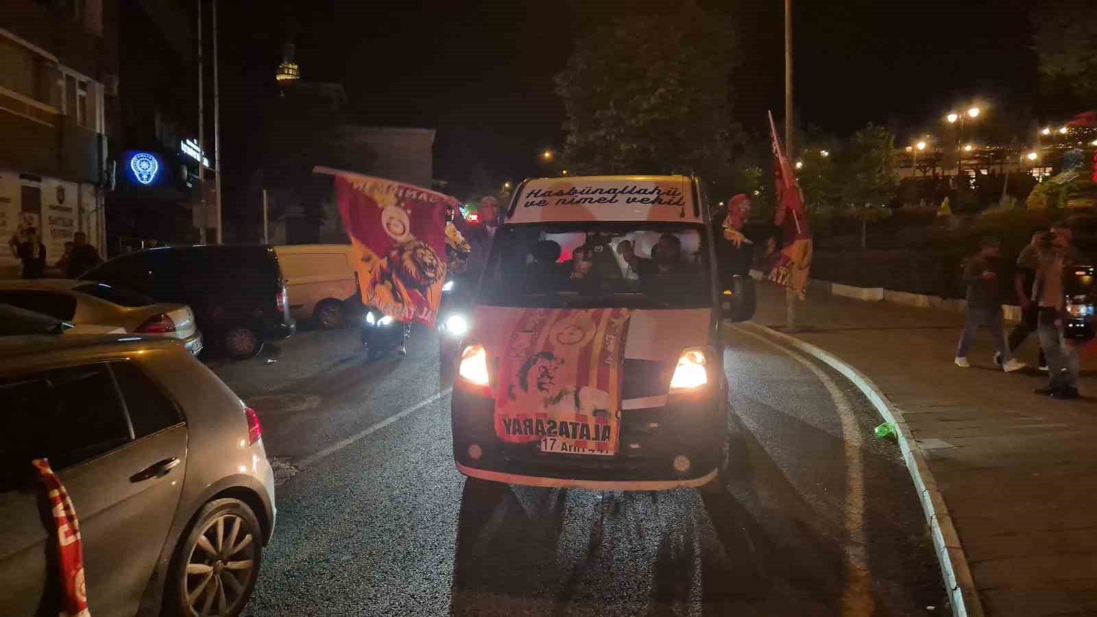 Tekirdağ’da Galatasaray şampiyonluğu coşkuyla kutlandı 7 tekirdagda galatasaray sampiyonlugu coskuyla kutlandi 3 yi3DLhpK