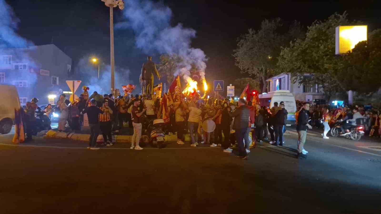 Tekirdağ’da Galatasaray şampiyonluğu coşkuyla kutlandı 8 tekirdagda galatasaray sampiyonlugu coskuyla kutlandi 4 85pr5RMI