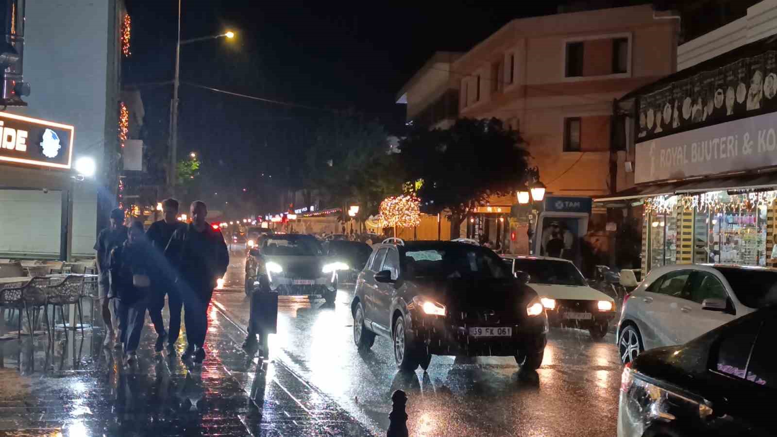 tekirdagda gece saatlerinde saganak yagis etkili oldu 1 cDFyhPQT