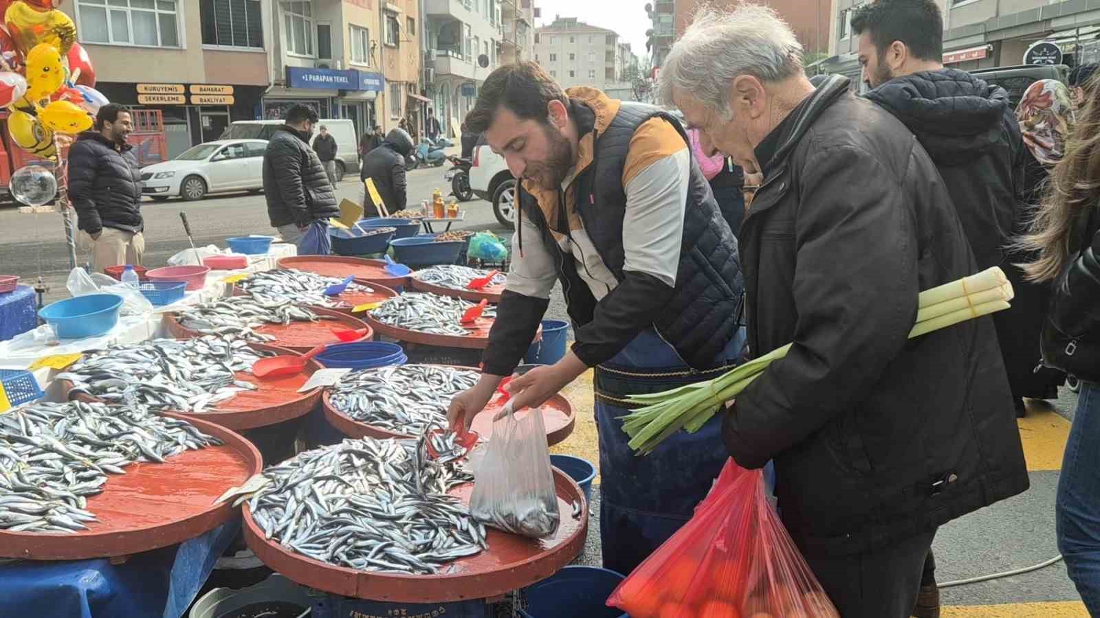 tekirdagda hamsi 50 tlye dustu 0