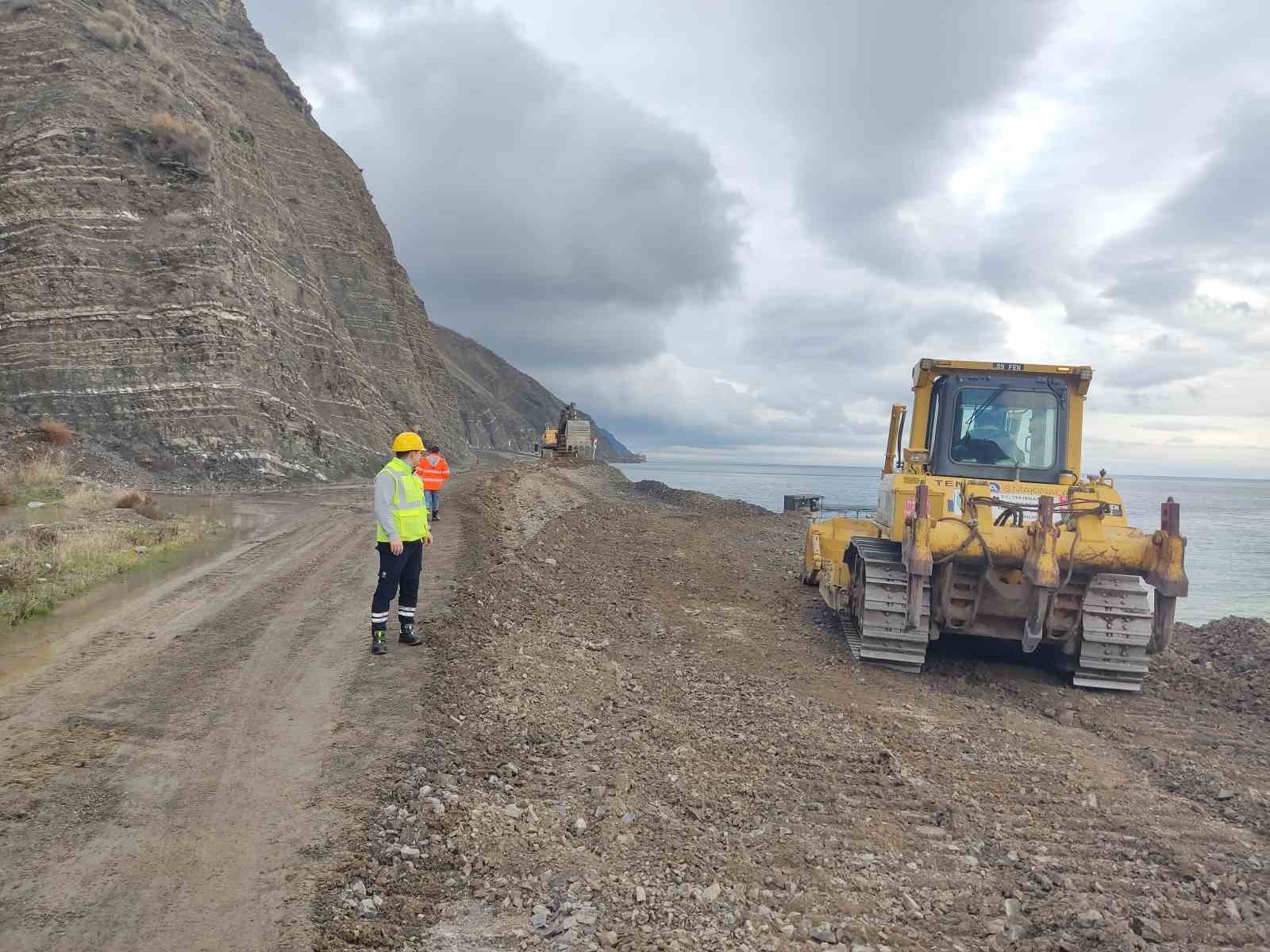 tekirdagda heyelan yol kapatildi 0 A5QEeZpl