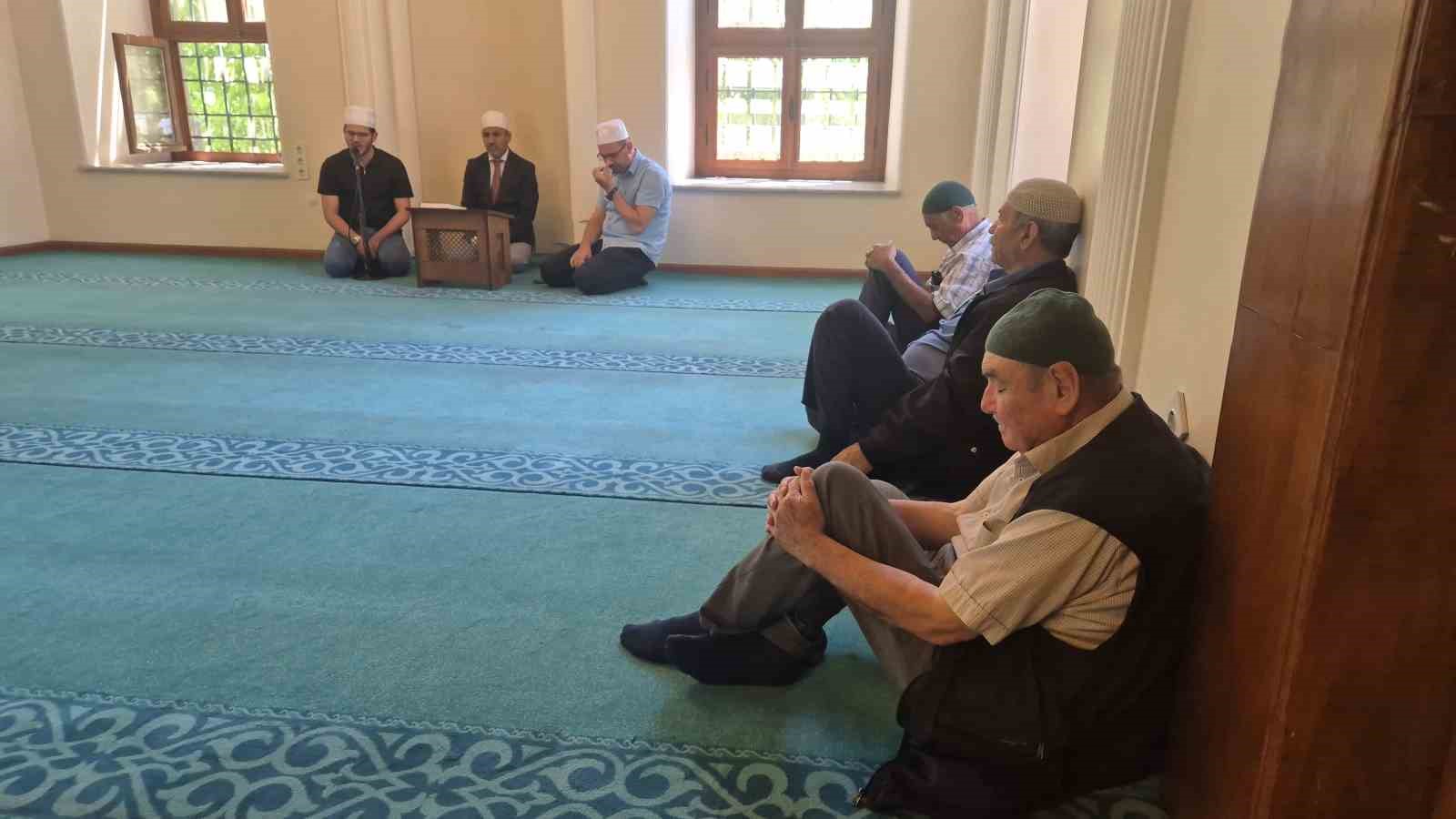 Tekirdağ’da jandarmanın kuruluş yıl dönümünde şehitler için mevlit okutuldu 6 tekirdagda jandarmanin kurulus yil donumunde sehitler icin mevlit okutuldu 2 RZC4gbOV