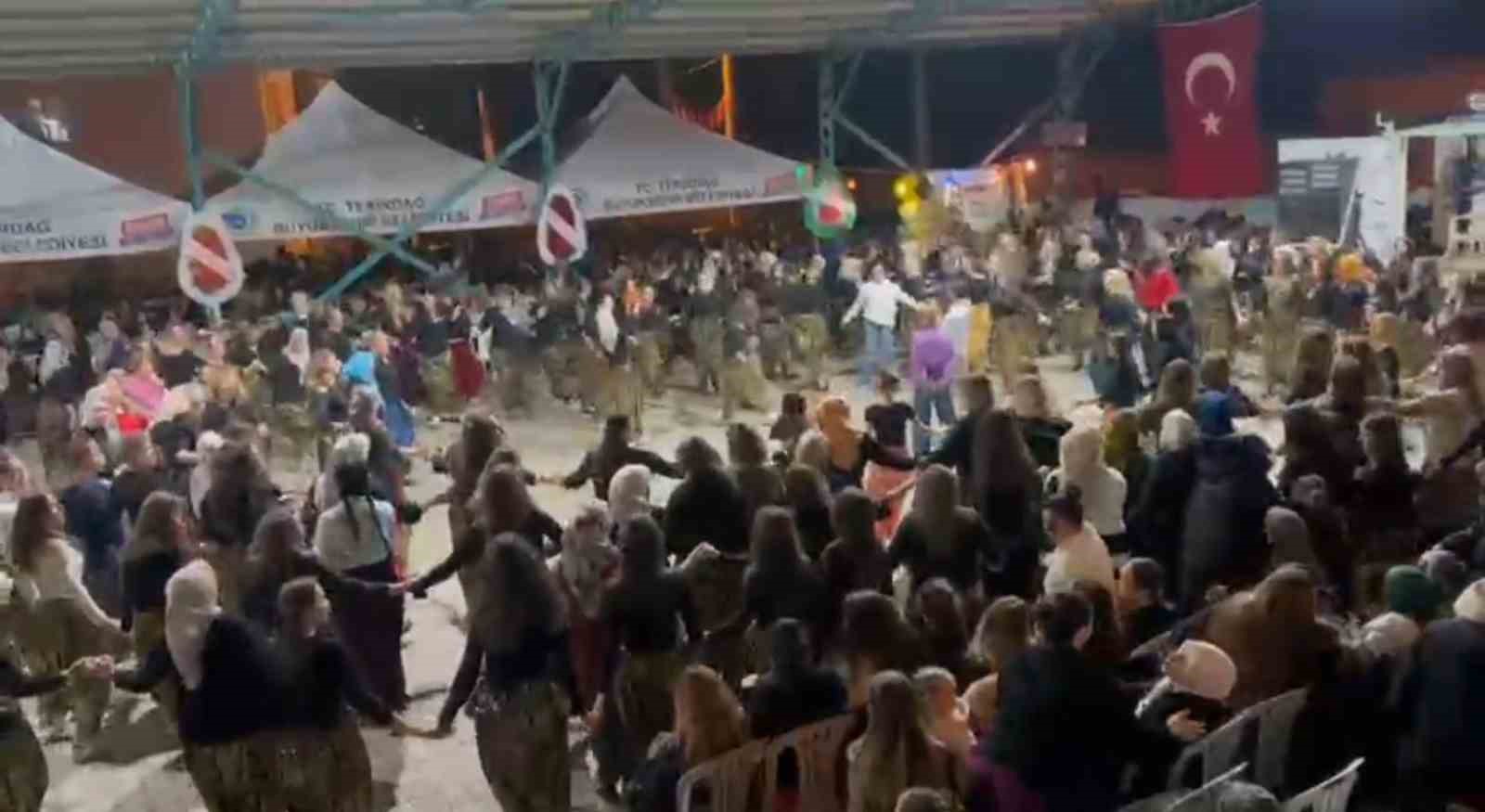 tekirdagda kadinlardan renkli salvar gecesi 2 bin kisi katildi 0 JYvTE1BW