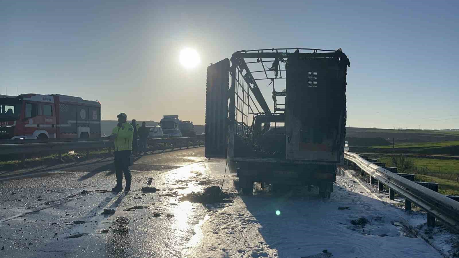tekirdagda kamyonet alev topuna dondu 5 uXqVNETw