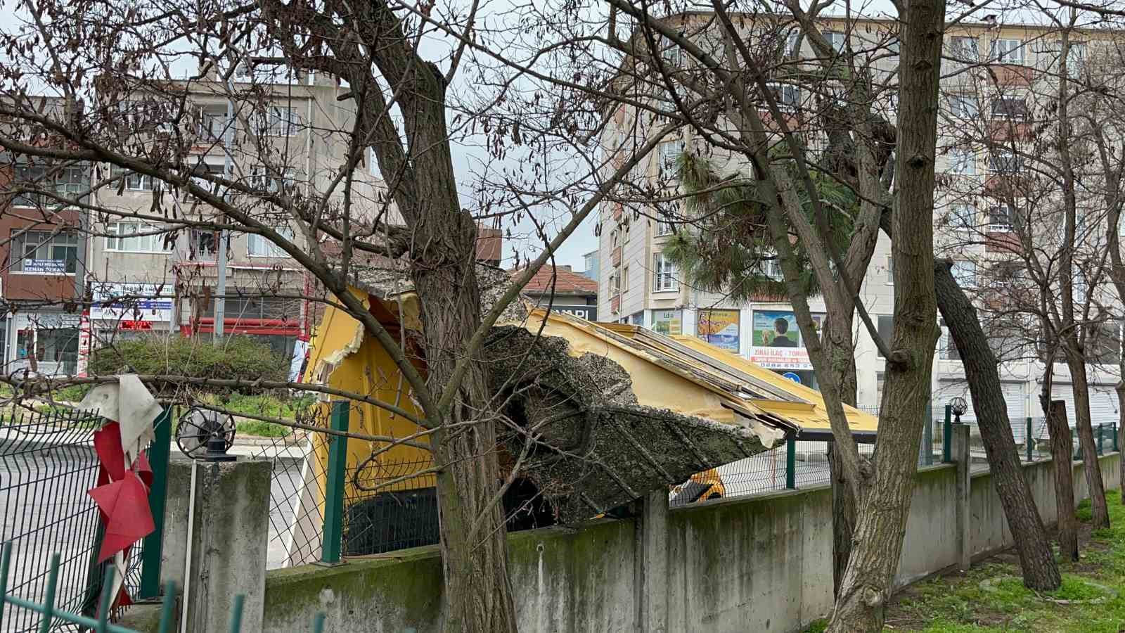 tekirdagda kamyonet taksi duragina daldi olay yerini terk etti o anlar kamerada 2 rThug6mu
