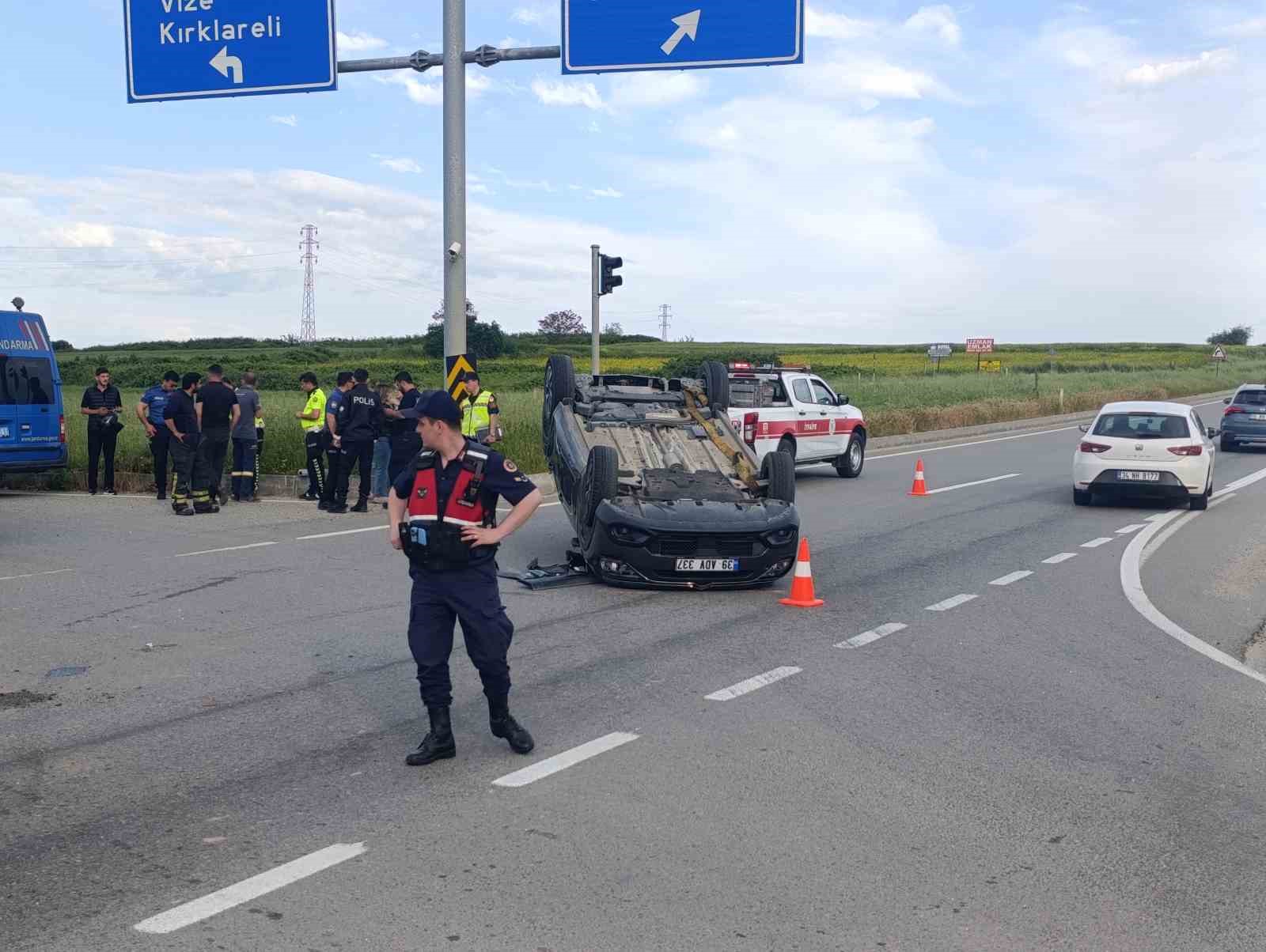 tekirdagda kamyonetle carpisan otomobil ters dondu 1 yarali 1 cEF6CNNc
