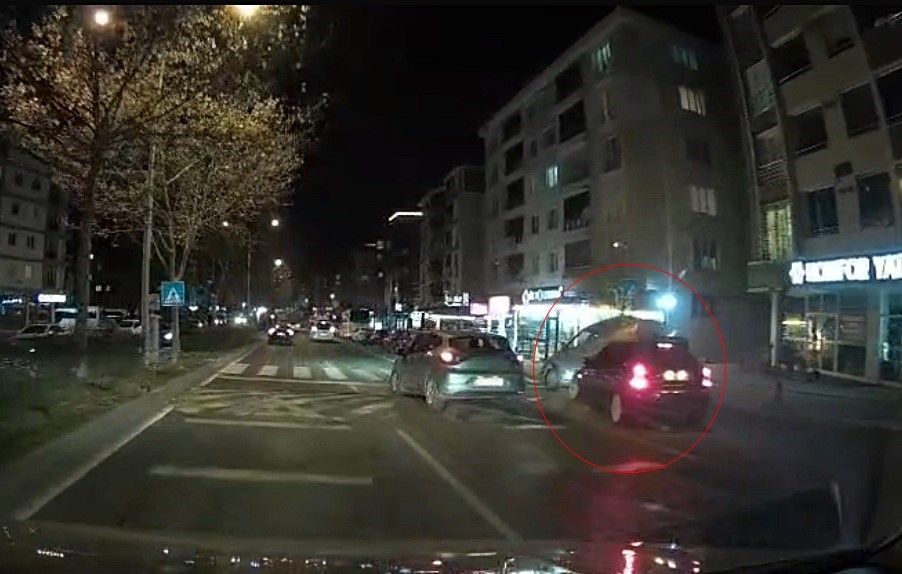 Tekirdağ’da kaza anı araç kamerasında: Park halindeki otomobili biçti 4 tekirdagda kaza ani arac kamerasinda park halindeki otomobili bicti 0 Li9mqqJP