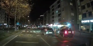 tekirdagda-kaza-ani-arac-kamerasinda-park-halindeki-otomobili-bicti-W9Ix8ZPm.jpg