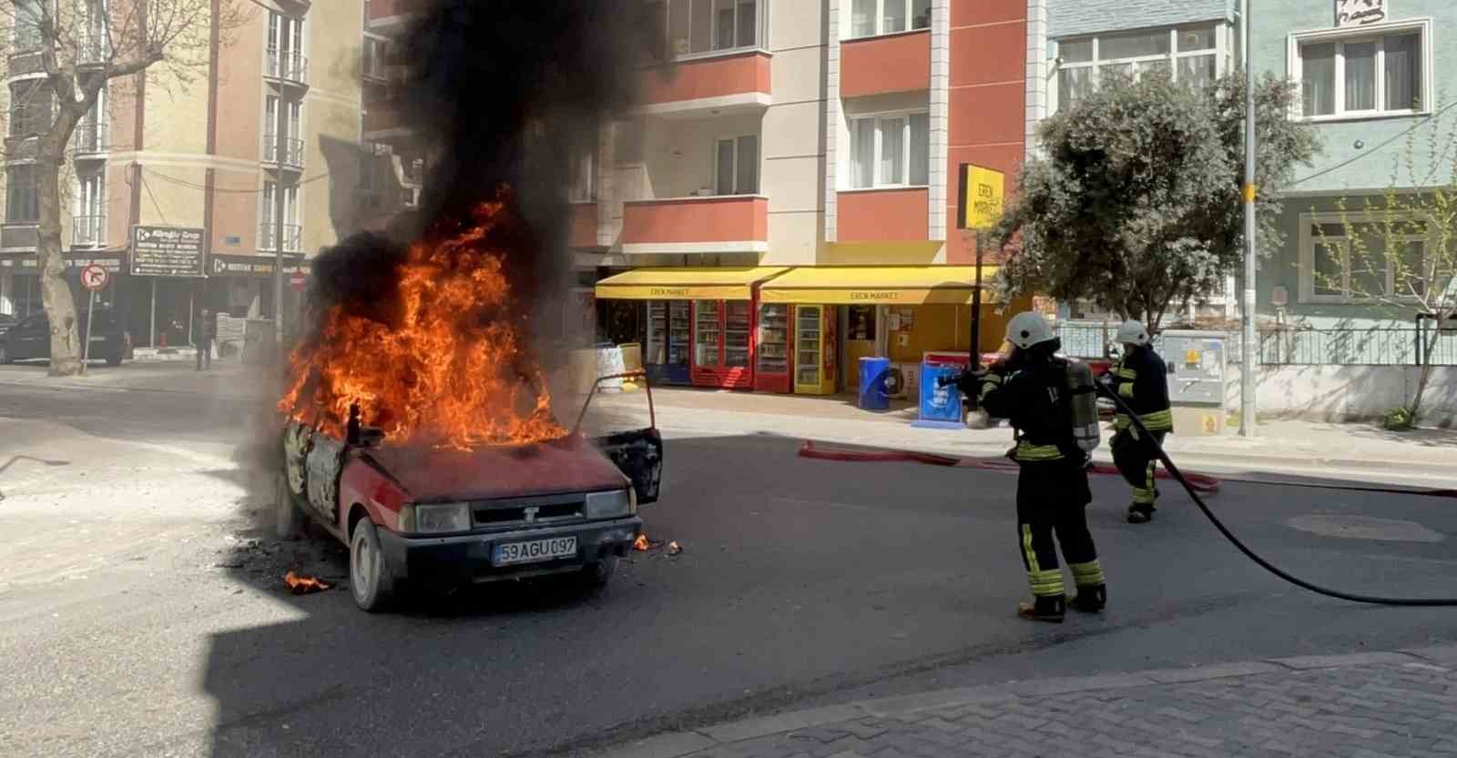 Tekirdağ’da korku dolu anlar: LPG’li otomobil alev topuna döndü 4 tekirdagda korku dolu anlar lpgli otomobil alev topuna dondu 0 T9SYIc3i
