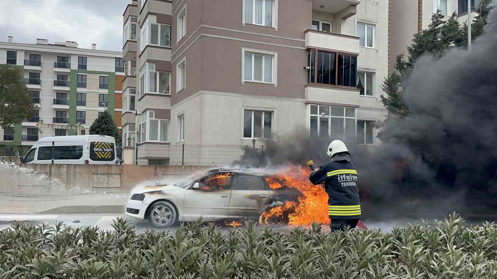 tekirdagda korku dolu anlar otomobil bir anda alev topuna dondu 2 TdneNtld