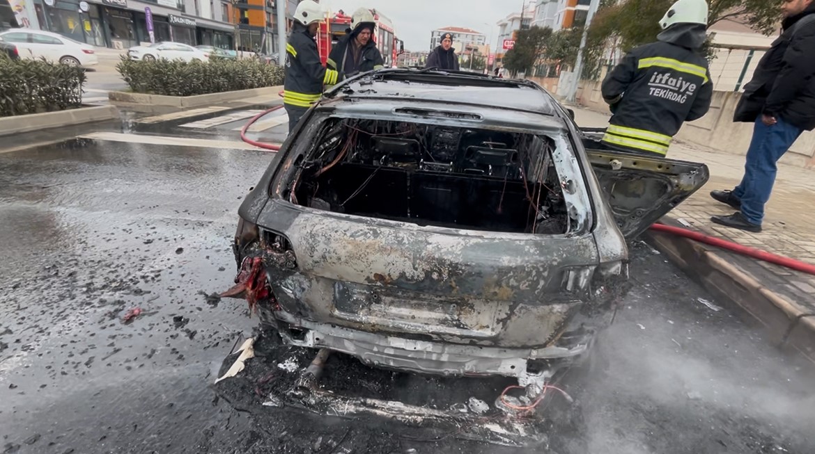 tekirdagda korku dolu anlar otomobil bir anda alev topuna dondu 4 ceiCY9ZV