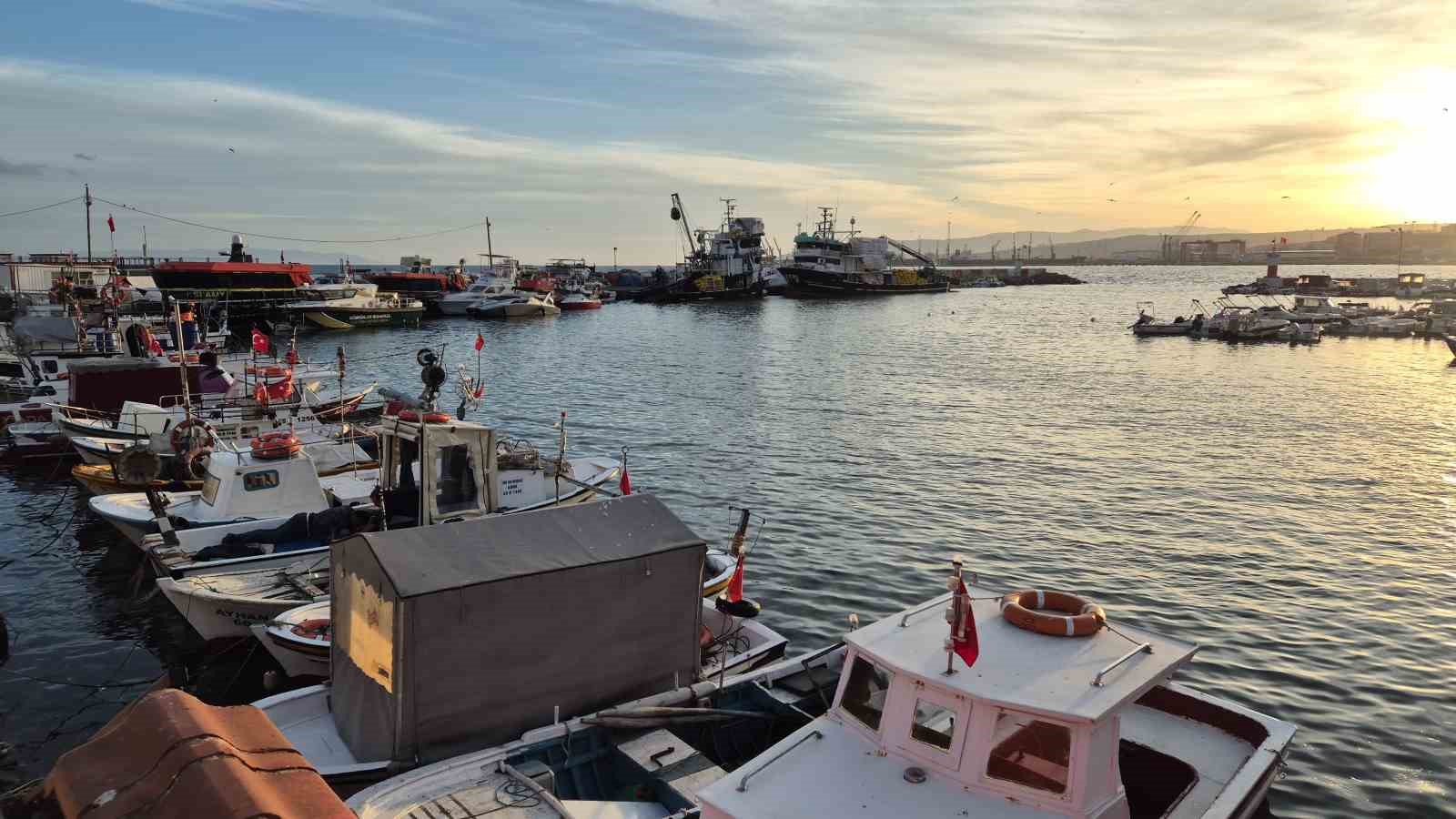 tekirdagda lodos firtinasi balikcilari denize cikartmadi 0 p63EsuAL