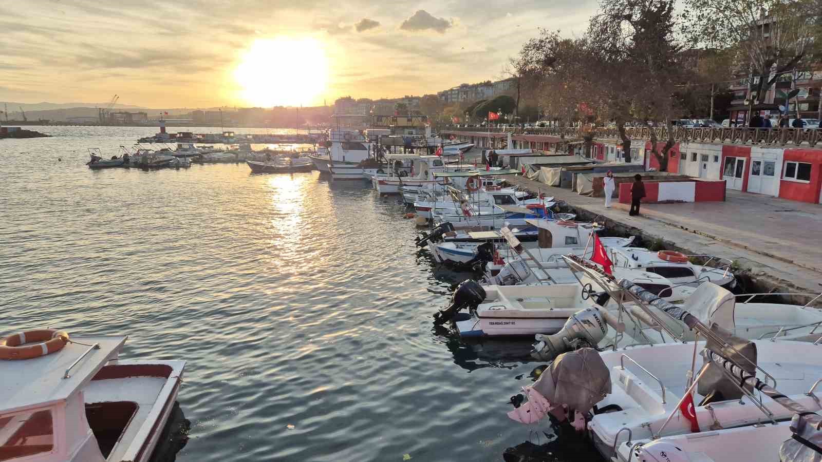 tekirdagda lodos firtinasi balikcilari denize cikartmadi 1