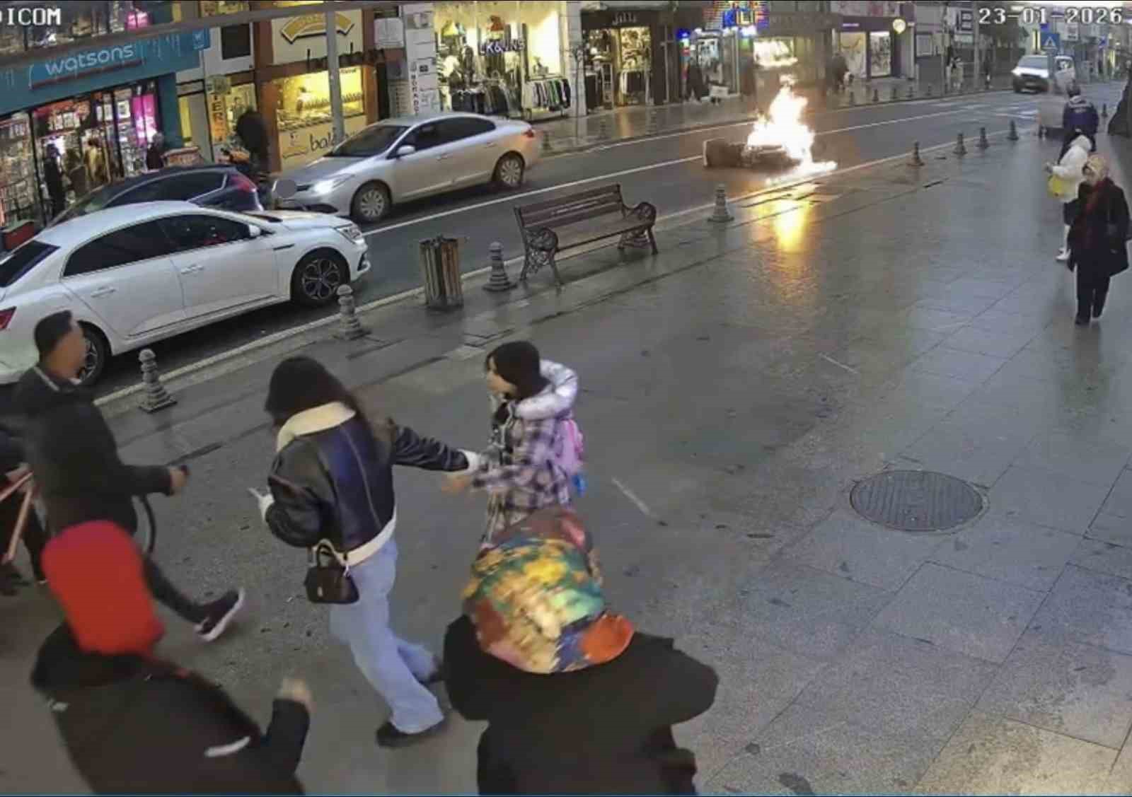 tekirdagda motosiklet bir anda alev topuna dondu uzerinden atlayarak yanmaktan son anda kurtuldu 3 jbKwcGBp