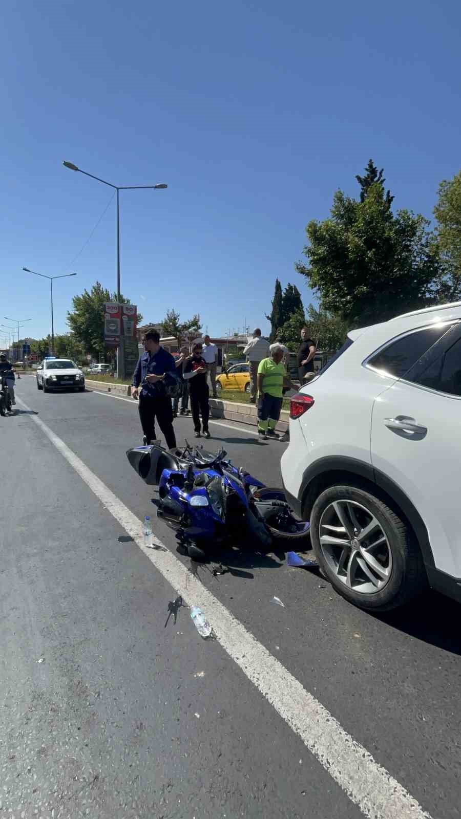 tekirdagda motosiklet yayaya yol veren araca carpti 1
