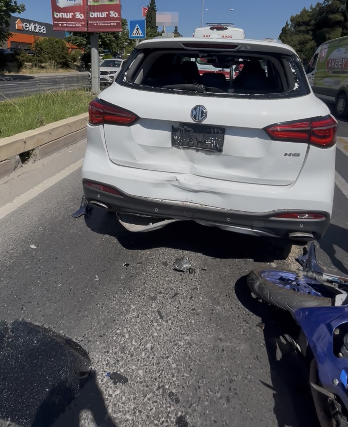 tekirdagda motosiklet yayaya yol veren araca carpti 2 TOtOQ9Wh