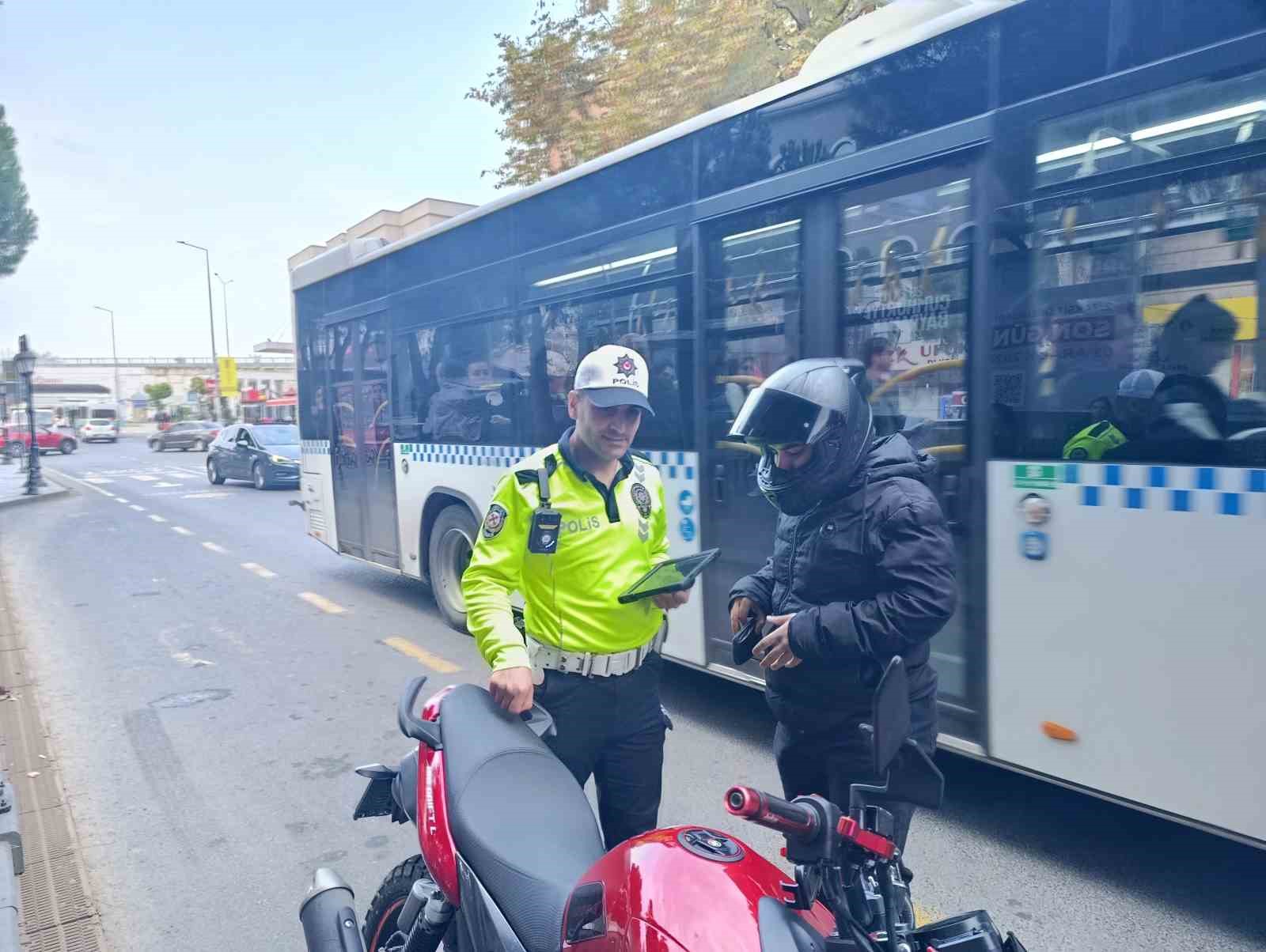 Tekirdağ’da muayenesiz ve cam filmli araçlara ceza 5 tekirdagda muayenesiz ve cam filmli araclara ceza 1 AatHv6jt