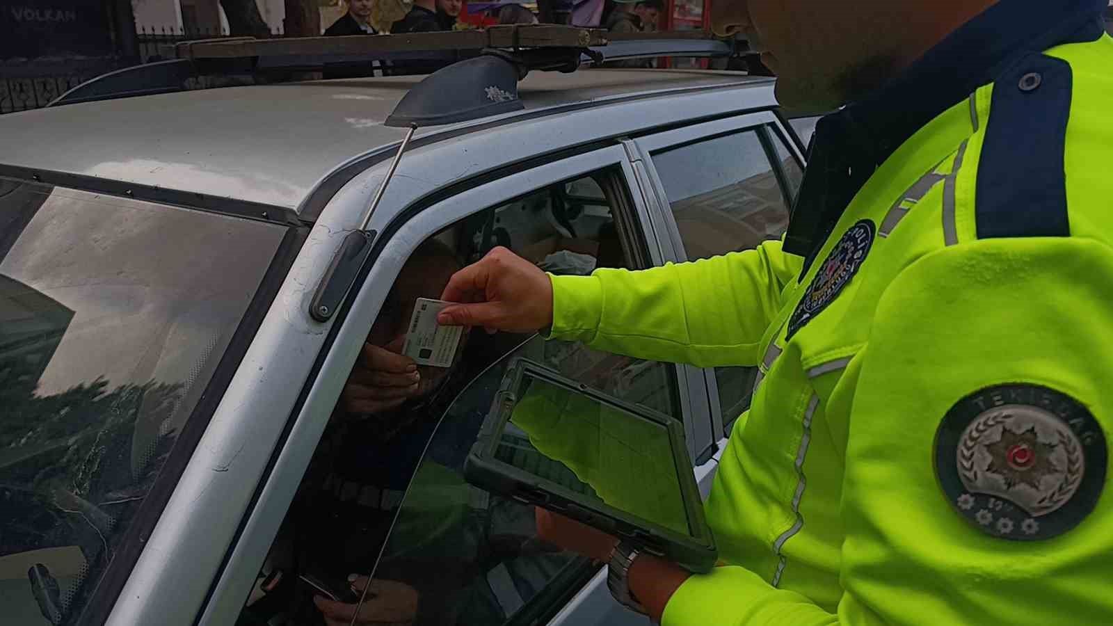 Tekirdağ’da muayenesiz ve cam filmli araçlara ceza 6 tekirdagda muayenesiz ve cam filmli araclara ceza 2 YtiT96cf