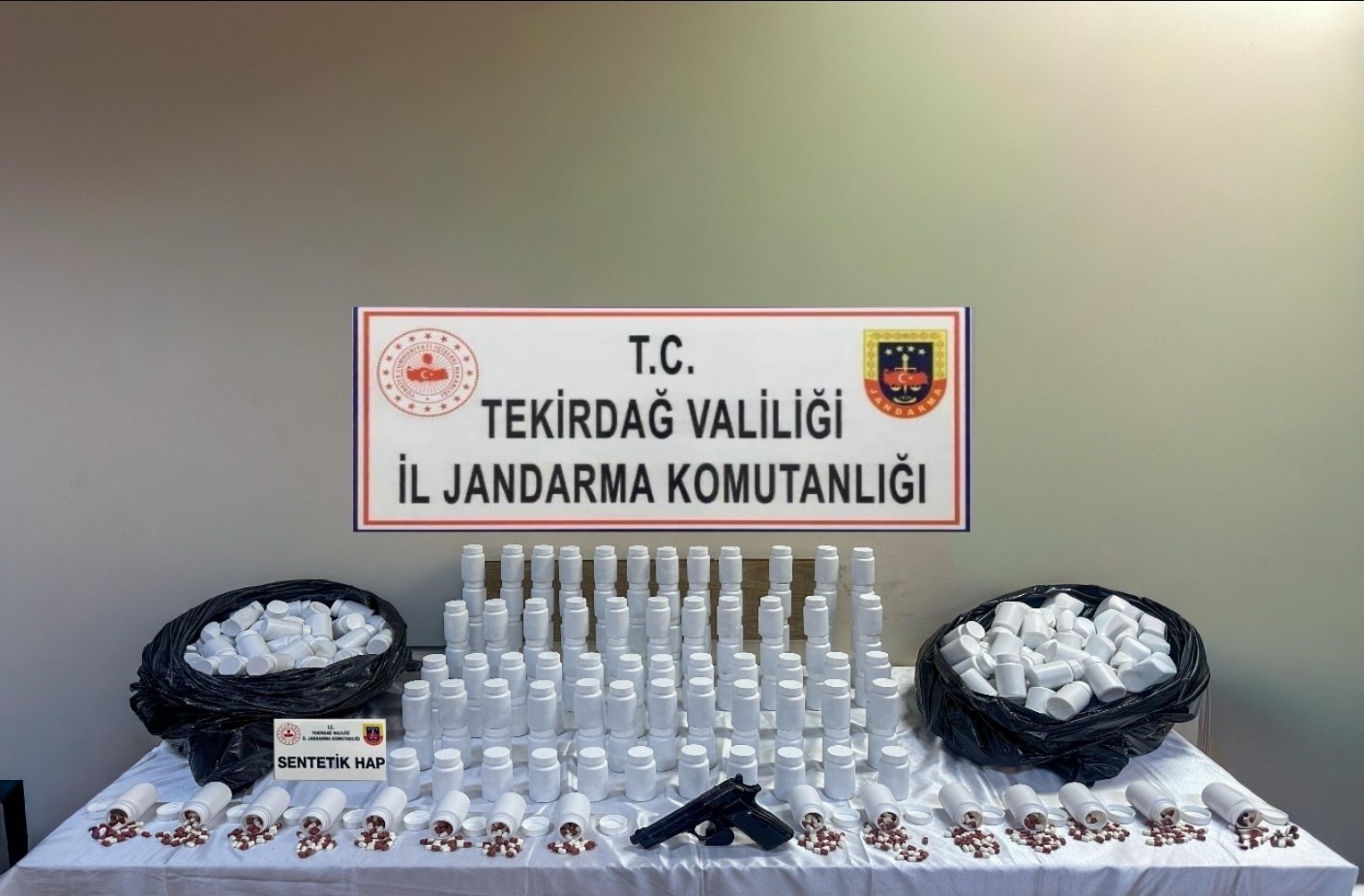tekirdagda narkotik operasyonu yuklu miktarda sentetik ecza ele gecirildi 0 z5lPcFHB