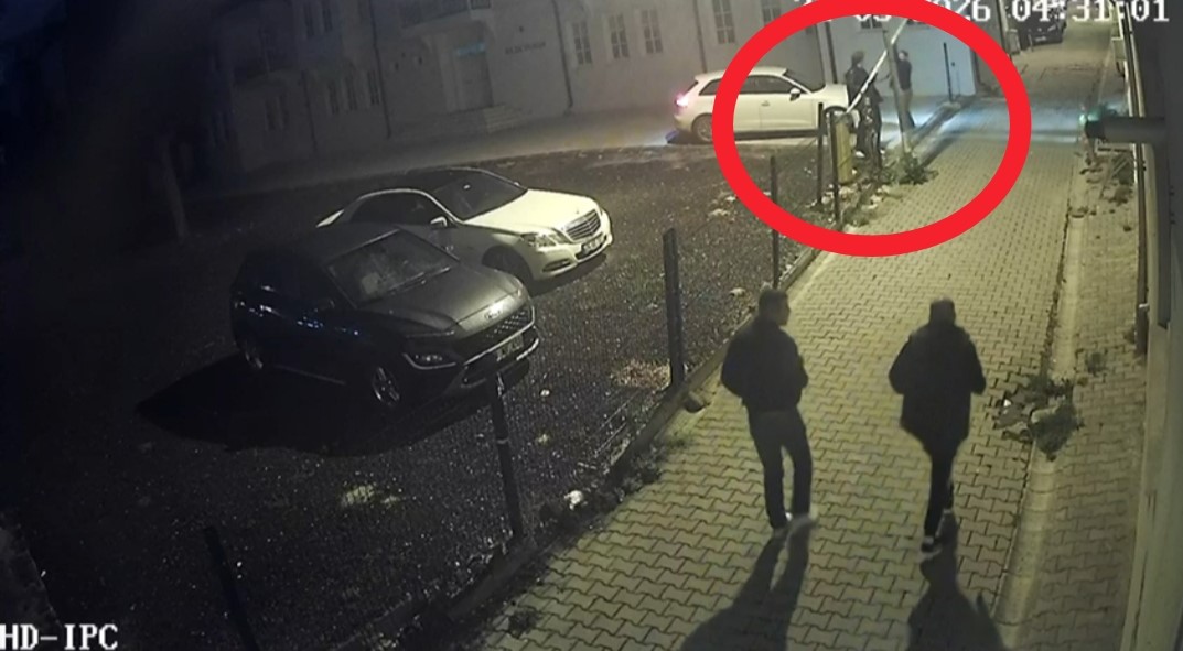 tekirdagda otomatik bariyeri kirarak otoparka girdiler olay guvenlik kamerasina yansidi 1 iIvHOzdi