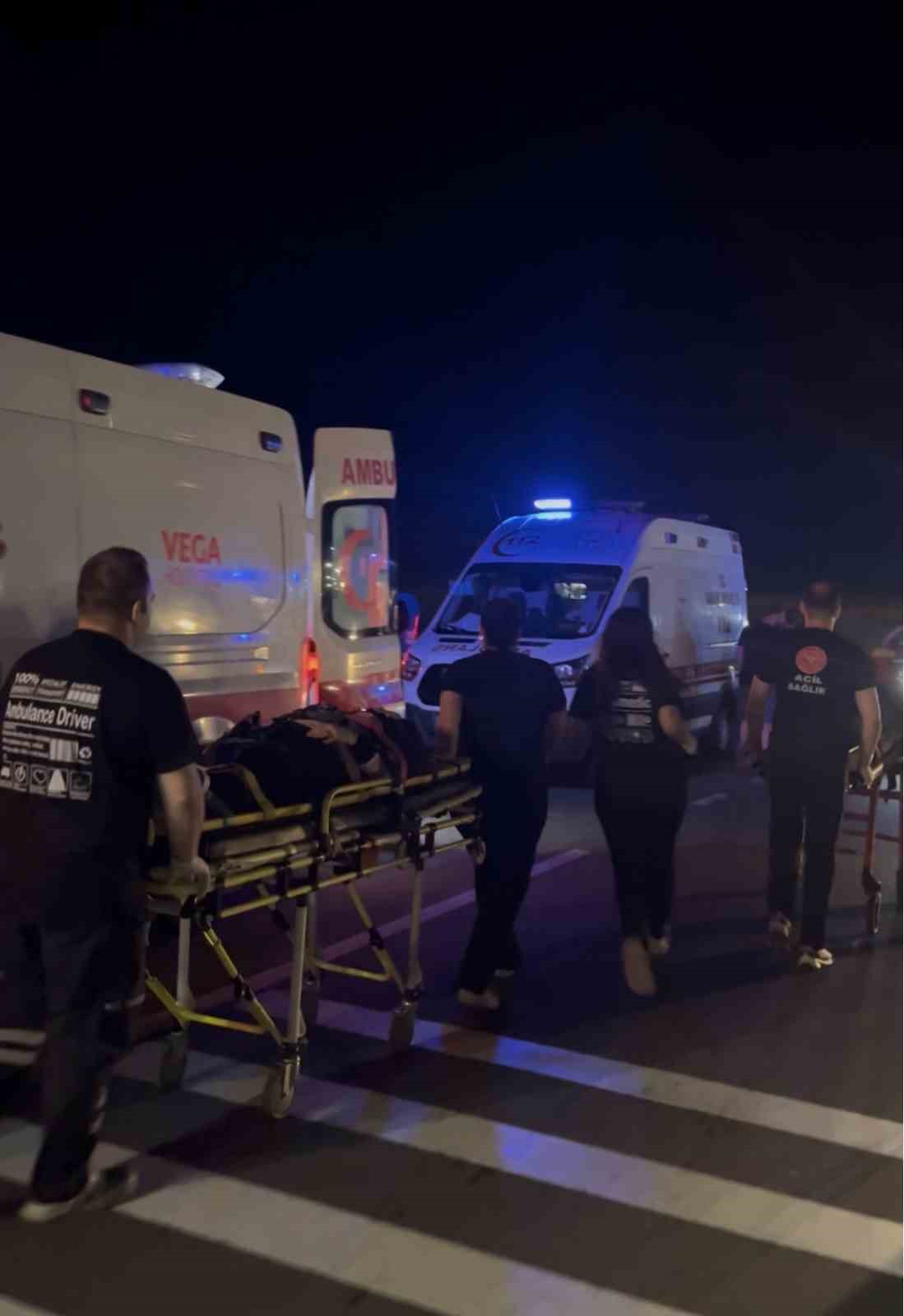 Tekirdağ’da otomobil beton bloğa çarparak tarlaya devrildi: 3’ü çocuk 5 yaralı 8 tekirdagda otomobil beton bloga carparak tarlaya devrildi 3u cocuk 5 yarali 4 ds8VhjOV
