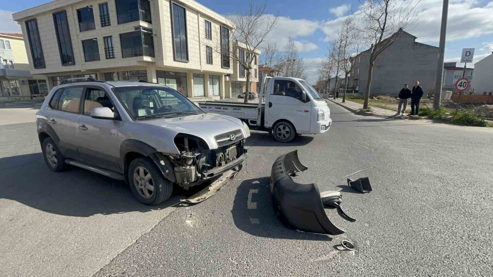 tekirdagda otomobil ile motosikletin kaza ani kamerada 3 TlkrTKXJ