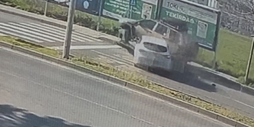 tekirdagda-otomobilin-park-halindeki-cipe-carptigi-kaza-kamerada-nYpfYysS.jpg