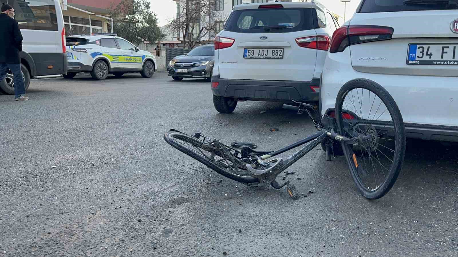 tekirdagda otomobille carpisan bisikletlinin yaralandigi feci kaza kamerada 2